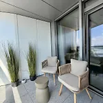 Eurovea Tower, 27th Floor Apartment, Free Parking דירה