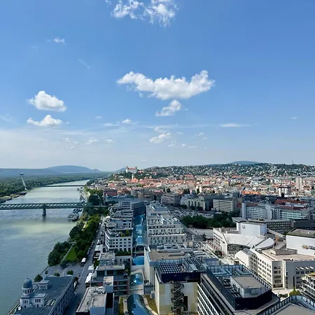 Apartmán Eurovea Tower, 27th Floor Apartment, Free Parking Bratislava