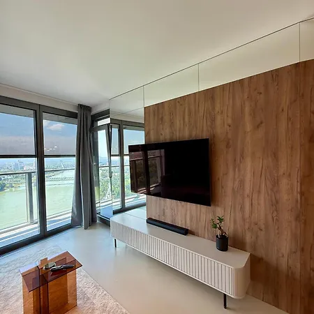 Eurovea Tower, 27th Floor Apartment, Free Parking 布拉迪斯拉发