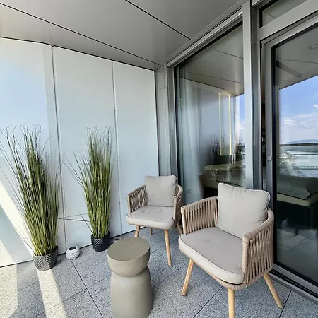 Eurovea Tower, 27th Floor Apartment, Free Parking 公寓