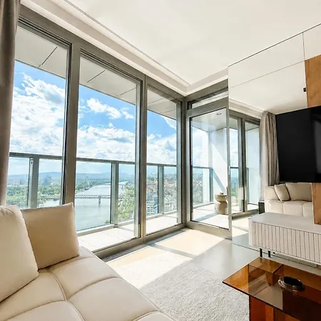 Eurovea Tower, 27th Floor Apartment, Free Parking Pressburg