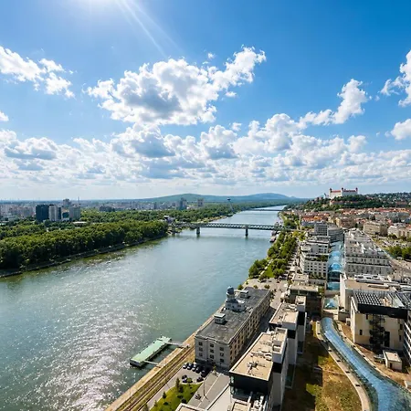 Eurovea Tower, 27th Floor Apartment, Free Parking Pressburg