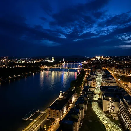 Eurovea Tower, 27th Floor Apartment, Free Parking Apartment