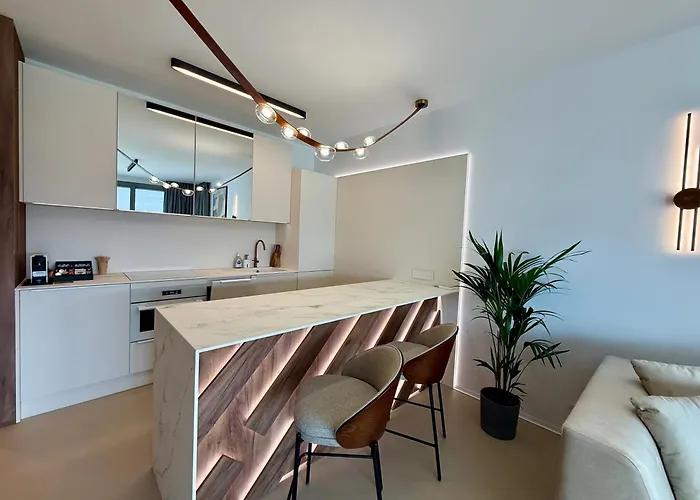 Eurovea Tower, 27th Floor Apartment, Free Parking Apartament *