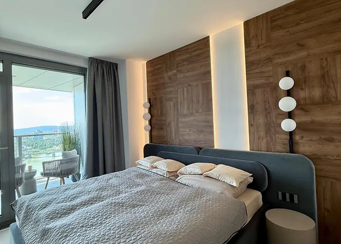 Eurovea Tower, 27th Floor Apartment, Free Parking