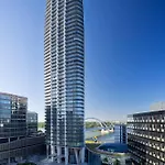 Eurovea Tower, 27th Floor Apartment, Free Parking アパート *
